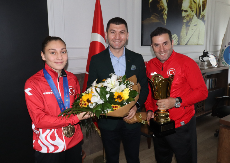  Ulaş Tepe’den Avrupa Şampiyonu Soğuksu’ya Ödül
