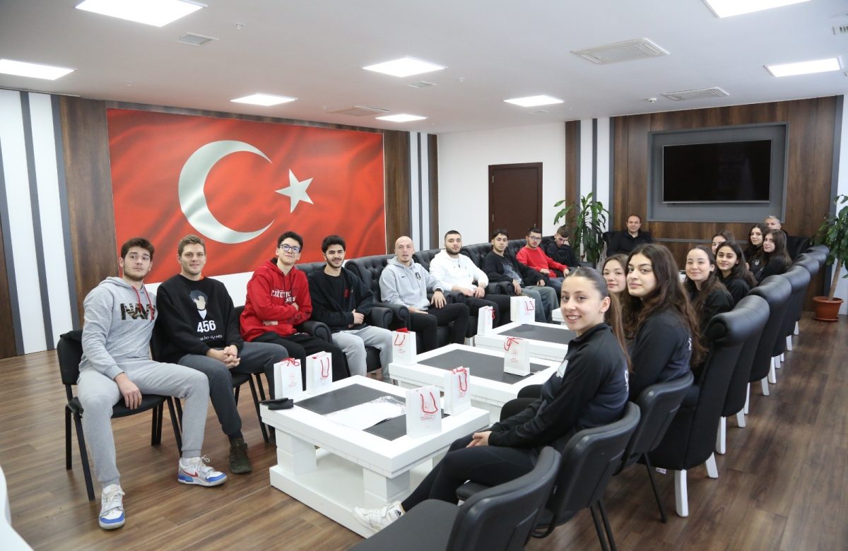 Gençlik ve Spor İl Müdürü Mustafa Genç, 52 Çamlıkspor’u Ağırladı