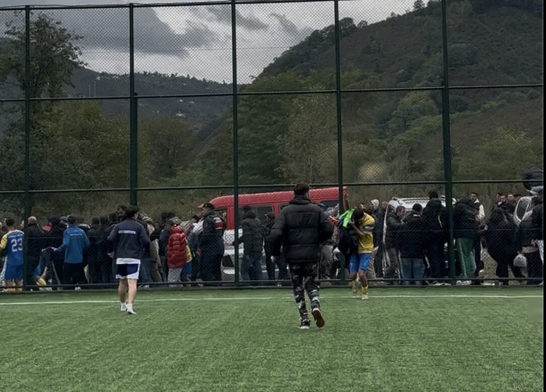 Gülyalı’da Maç Bitti, Tribün Savaş Alanına Döndü