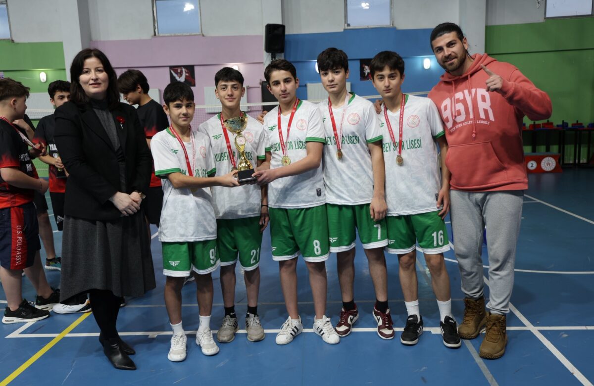 Ulubey Anadolu İmam Hatip Lisesi Badminton Şampiyonu Oldu