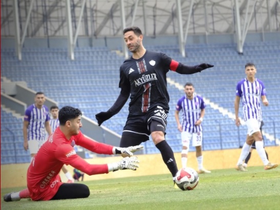 Taha Tosun Bu Kez Penaltı Kurtardı