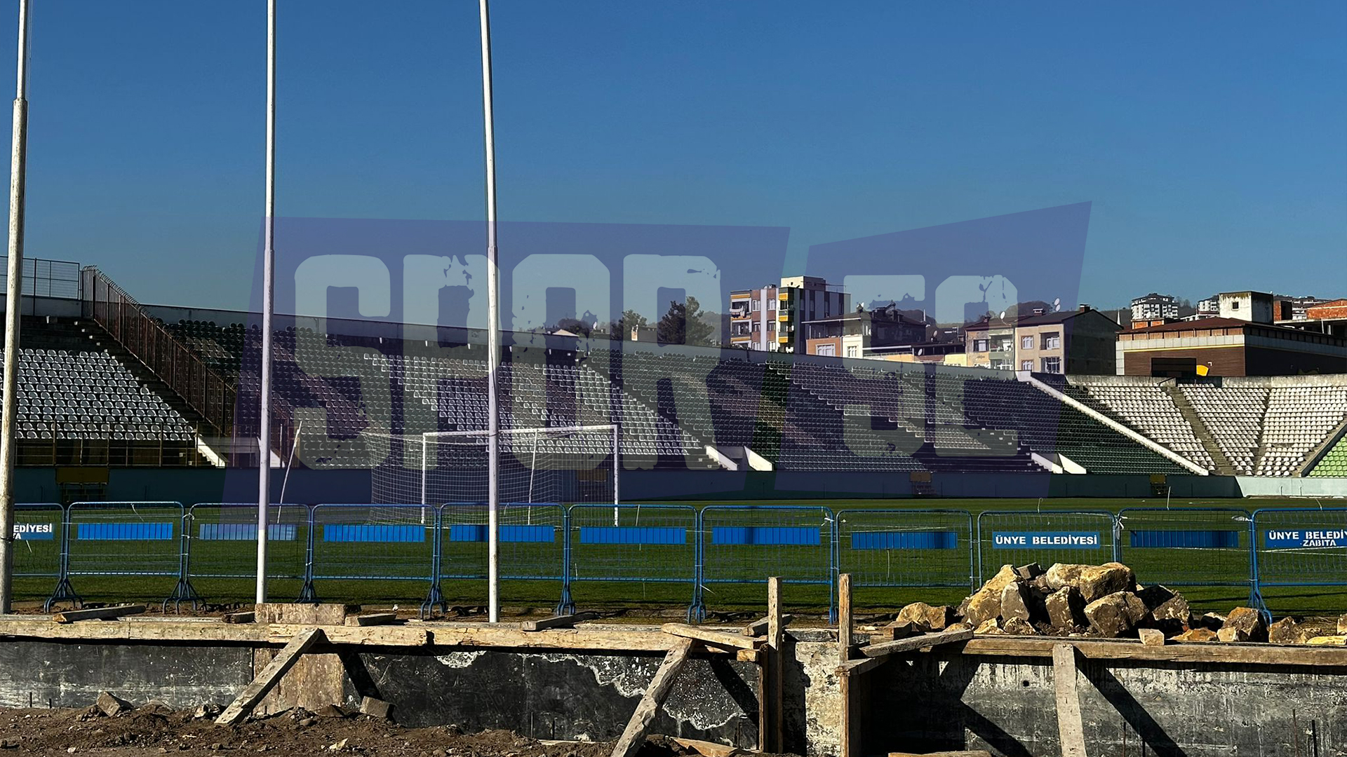  Ünye İlçe Stadyumu’nda Duvar Tamamen Yıkıldı