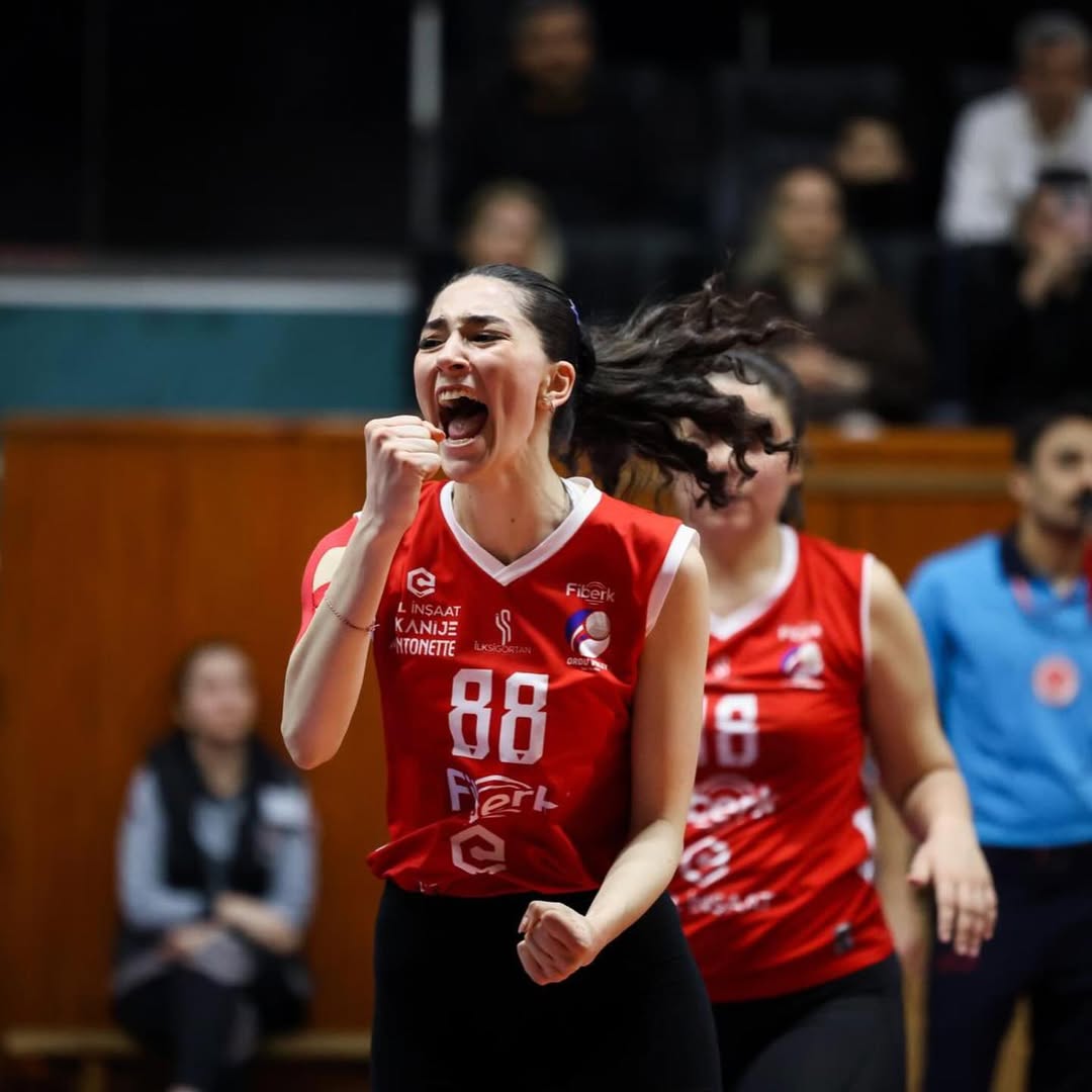 Ordu Voley Spor ‘Yıldız’ını Bırakmadı