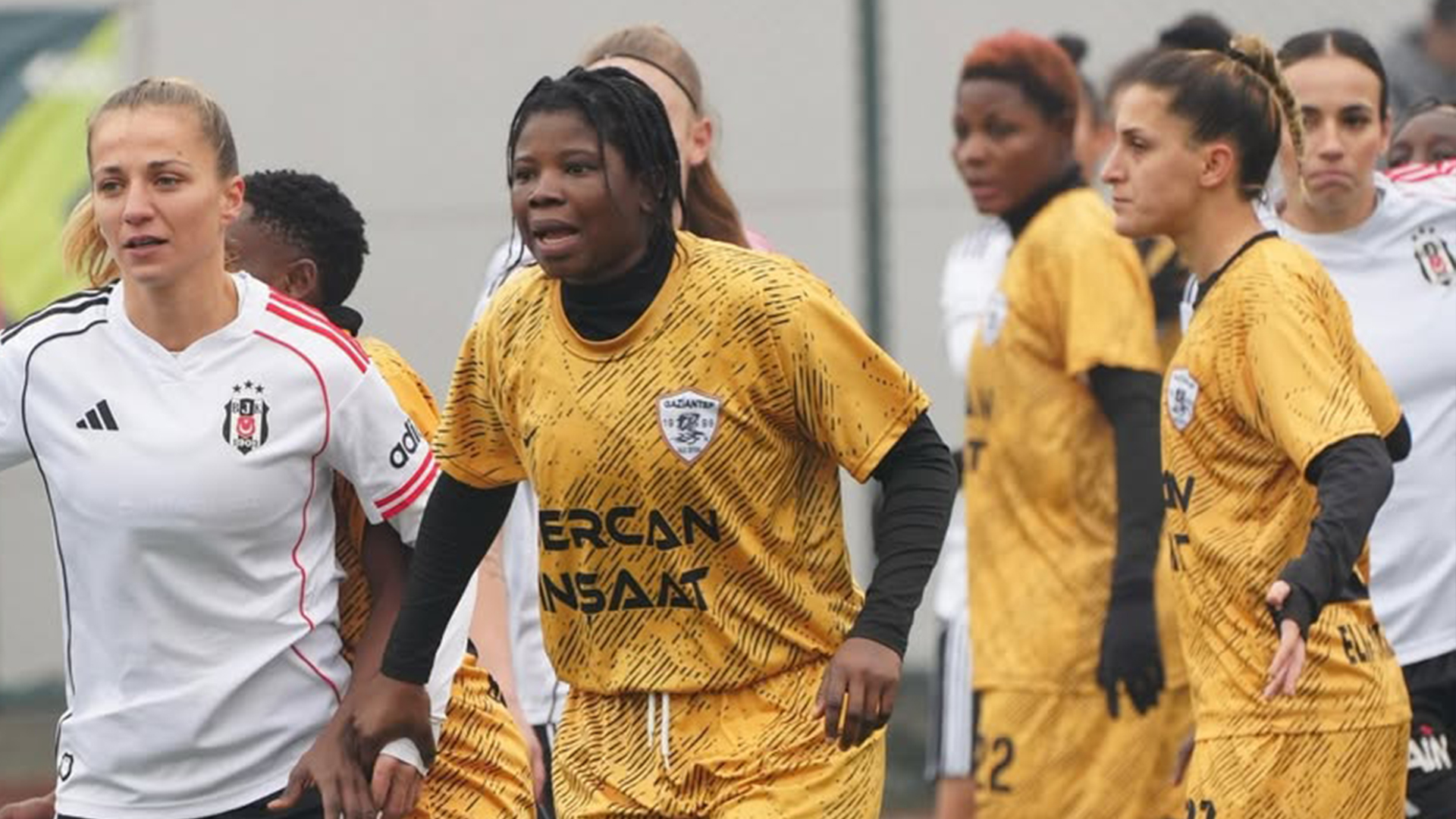 Dumlupınar Süper Lig’den Elif’i Aldı