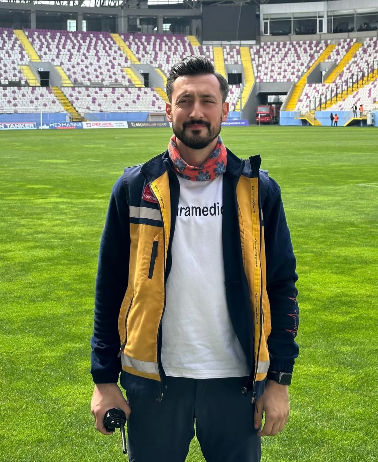 Eski Hakem Yeşil Sahalara Paramedik Olarak Geri Döndü