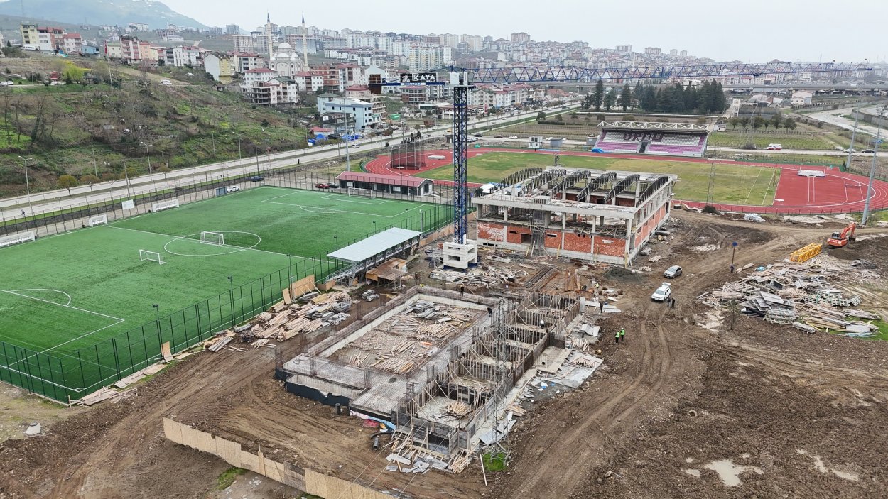 Eskipazar’daki Spor Salonu’nun Çelik Çatısı Yapımına Başlandı