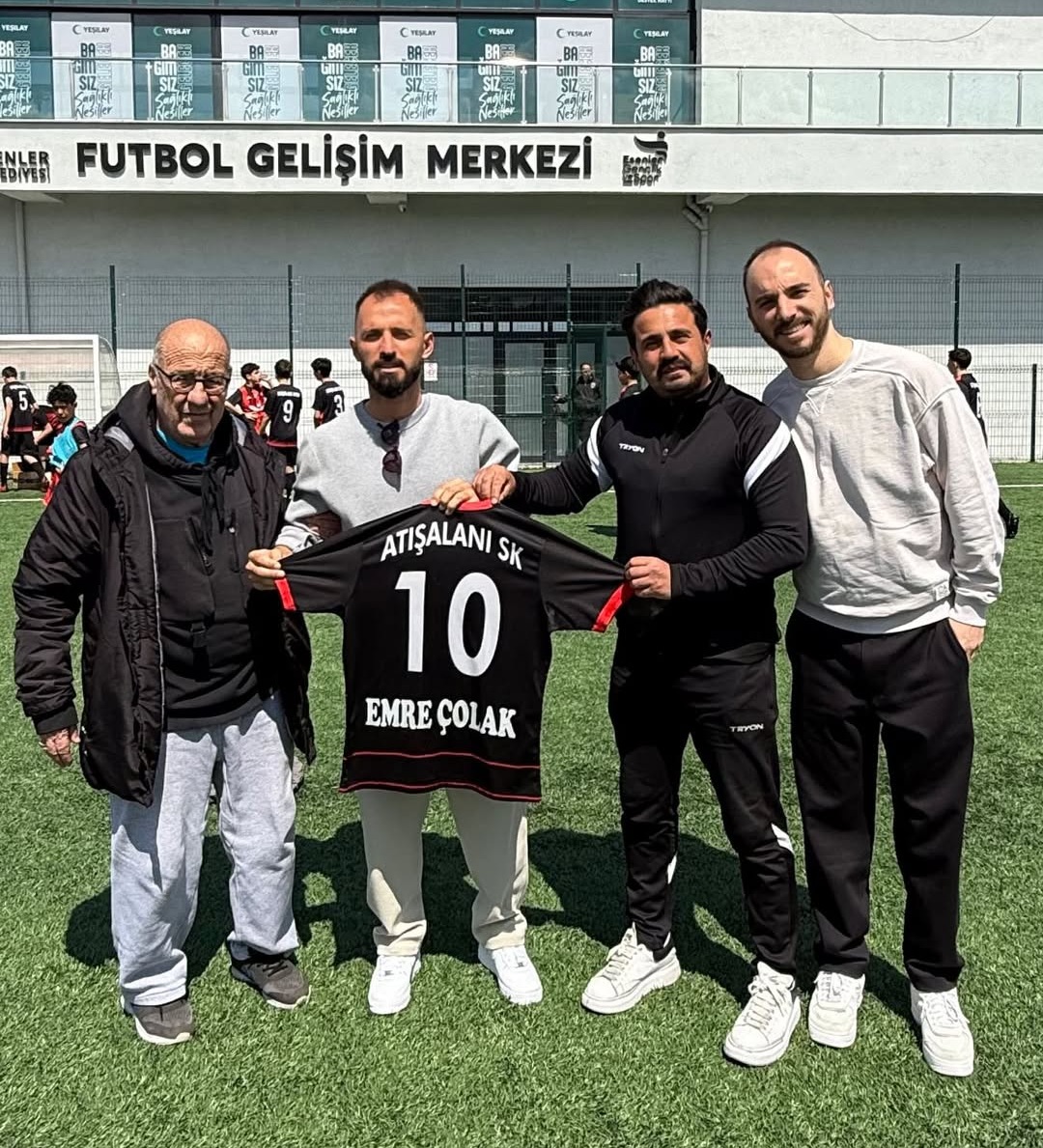 Emre Çolak Futbola Başladığı Kulübü Ziyaret Etti