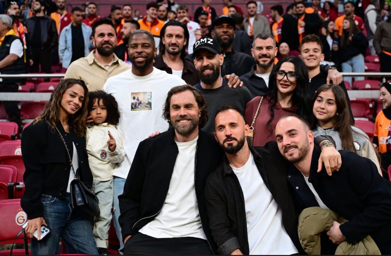 Emre Çolak Eski Yıldızlarla Galatasaray Antrenmanını Takip Etti