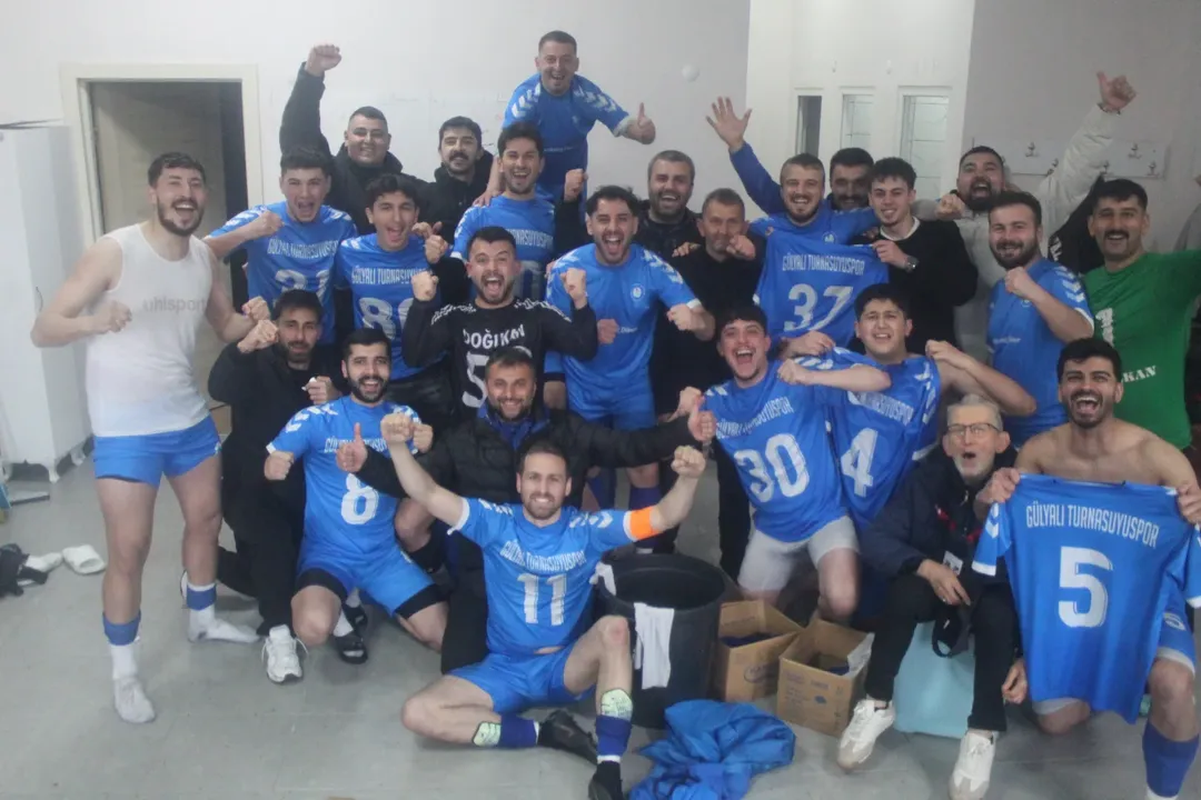 Gülyalı Turnasuyuspor Penaltılarda Kazandı Ligde Kaldı 8-7