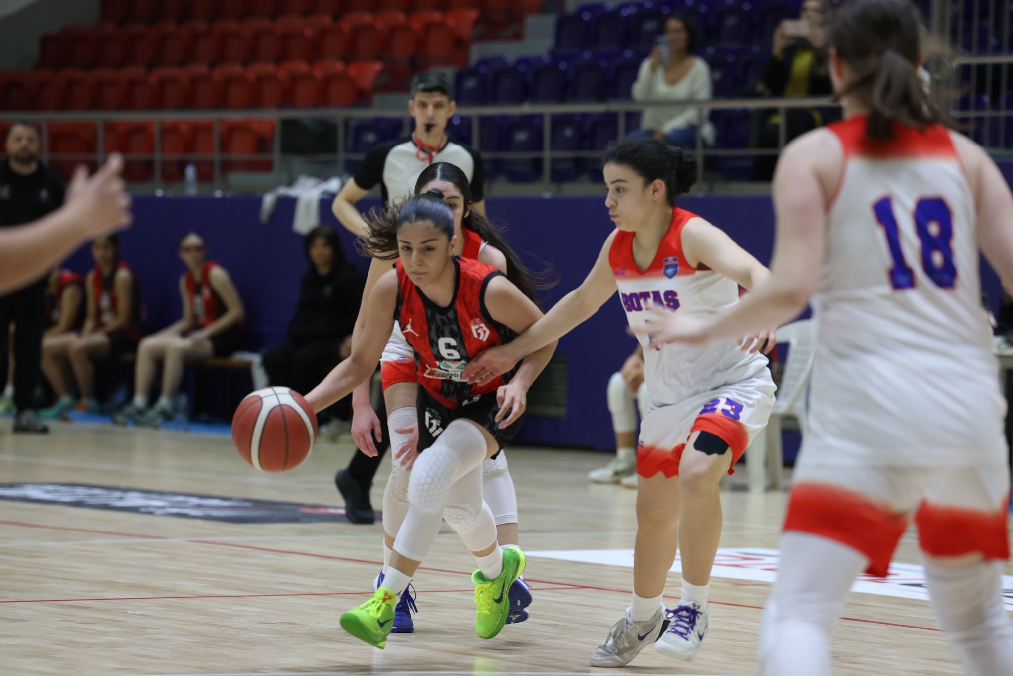 Ordu’daki U14 Kız Basketbol Türkiye Şampiyonası’nda Grup Maçları Bitti