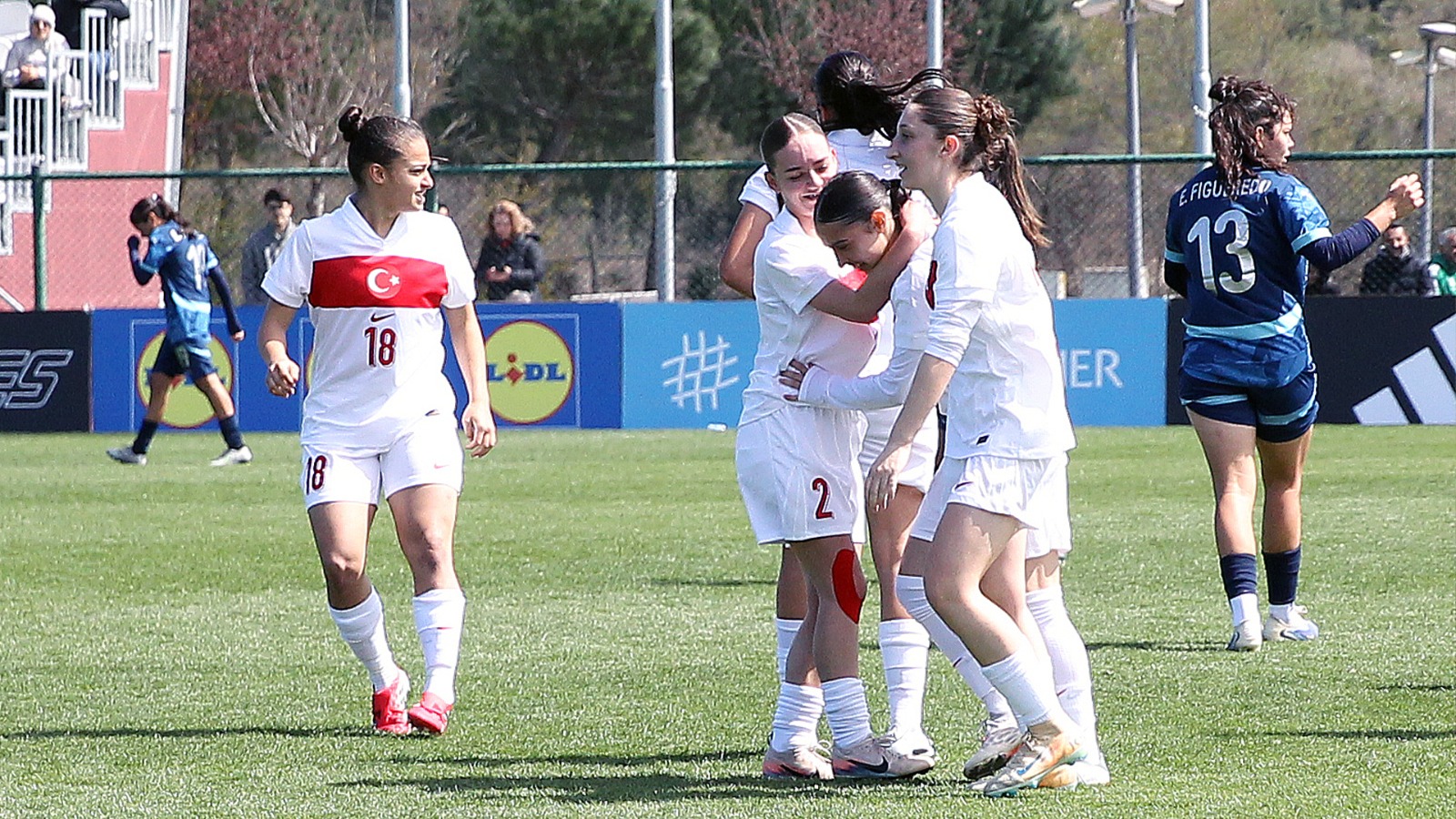 Ceren Güzelhan İlk Kez U18 Milli Formayı Giydi