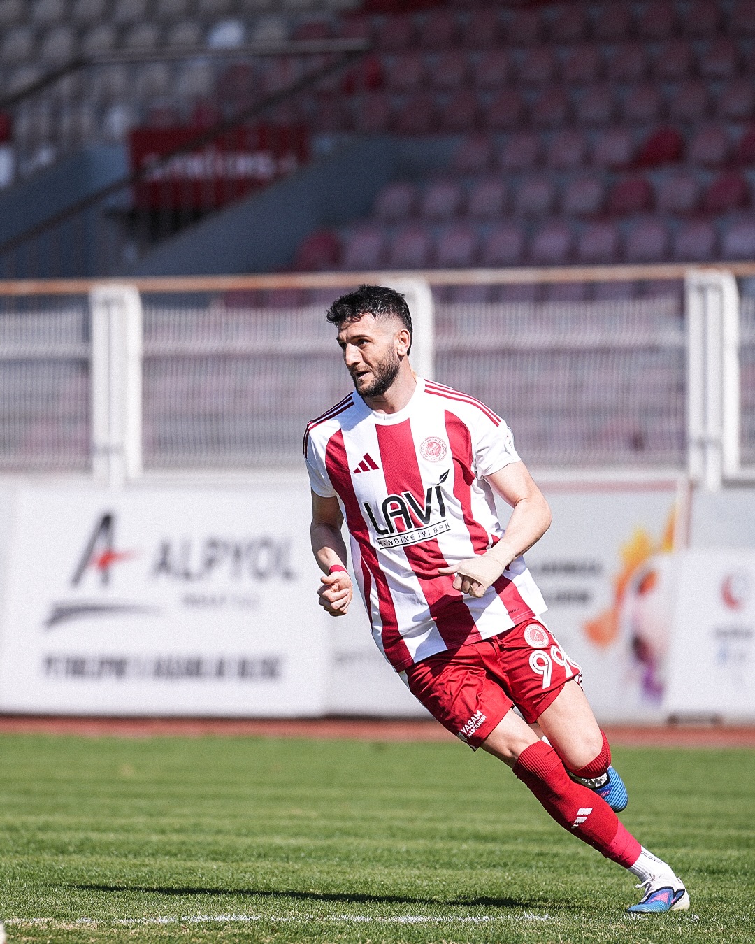 52 Orduspor Futbol Kulübü’nde Forvete Okan Eken Geliyor
