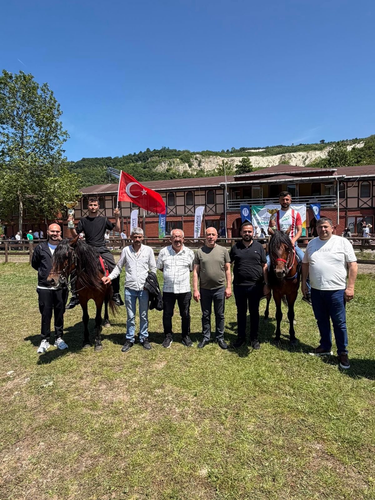 Ünye Geleneksel Rahvan At Yarışları’nda Şanlıtürk’ten Çifte Kupa