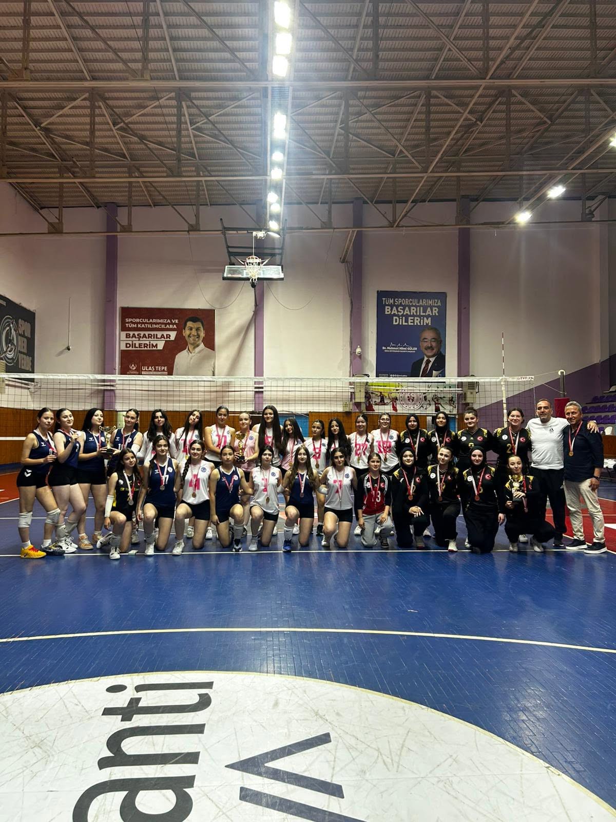 Okul Sporları B Voleybol Maçları Sona Erdi